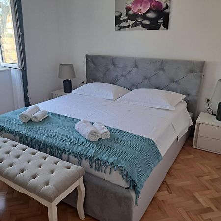La Petite Maison Splitska Exteriör bild