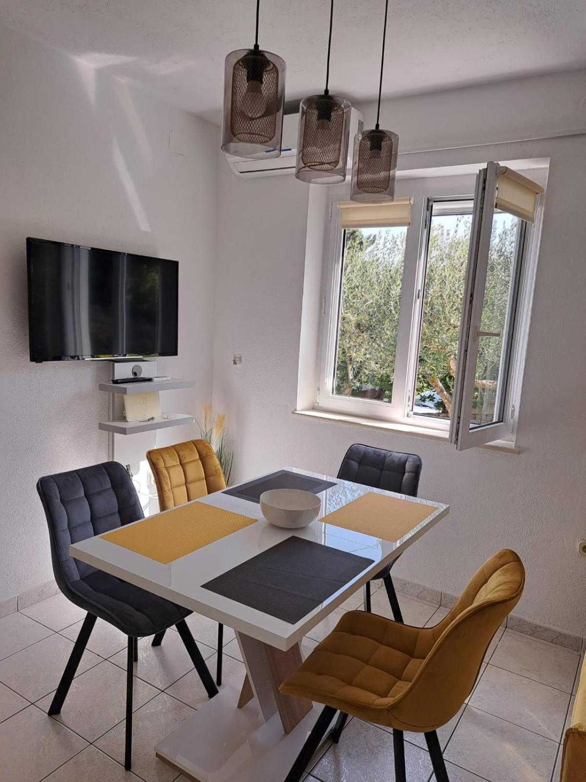 La Petite Maison Splitska Exteriör bild